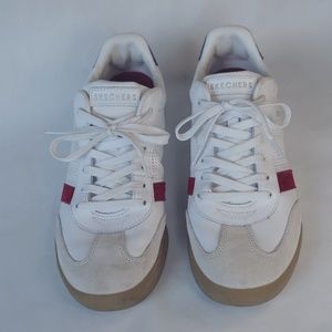 Sketchers Tennis Shoe